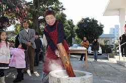 もちつき中